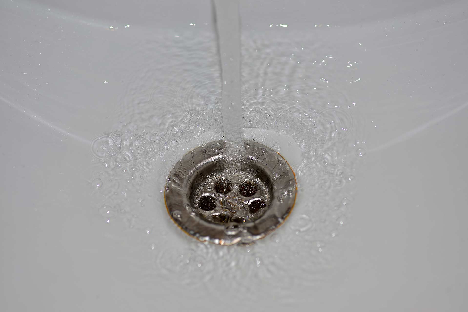 A2B Drains provides services to unblock blocked sinks and drains for properties in Southfields.